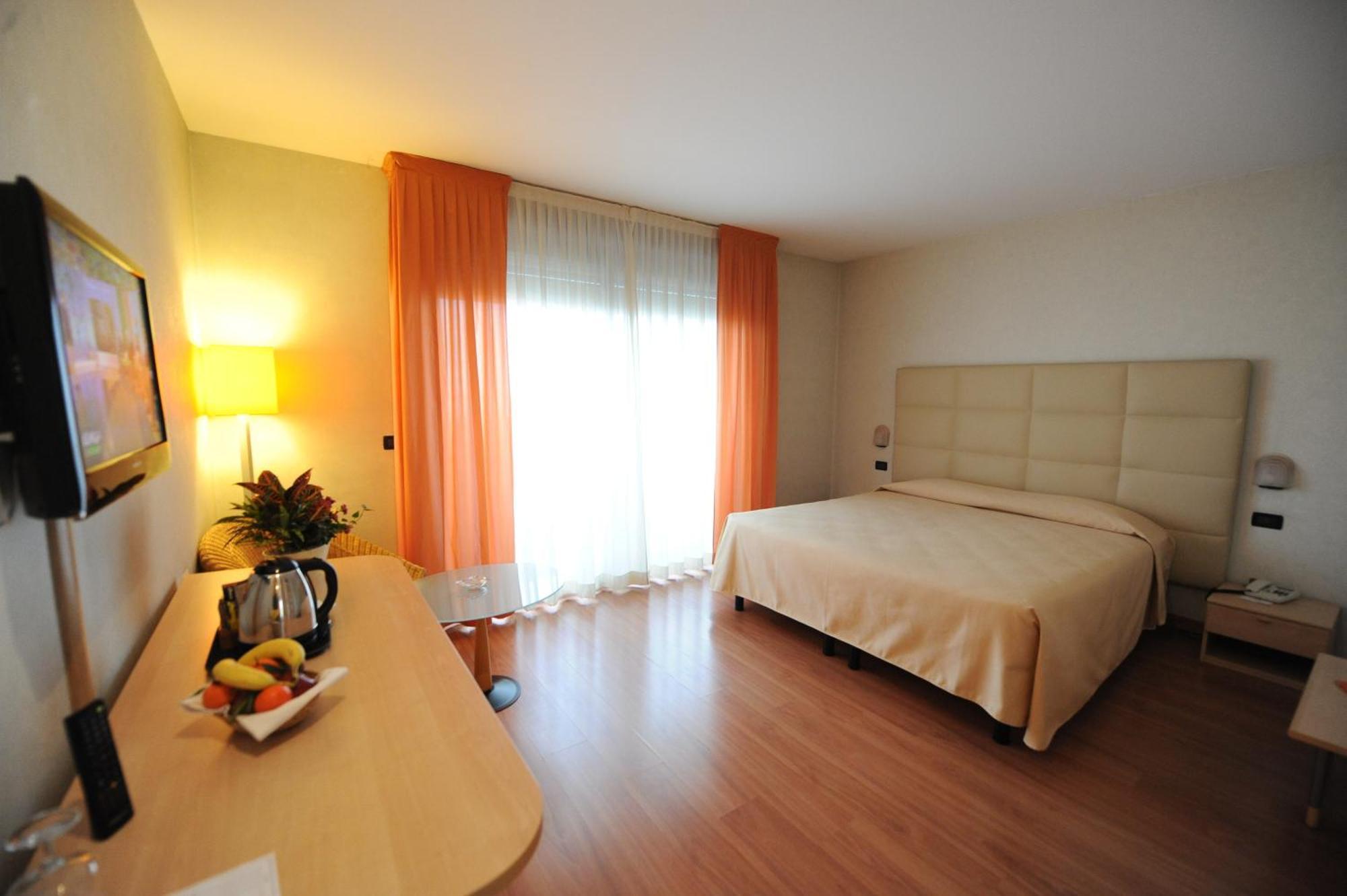 Hotel Donatello Imola Exterior foto